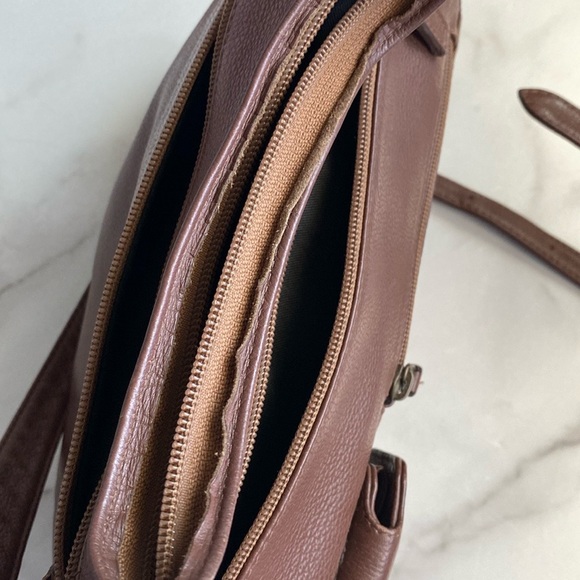 JP Ourse & Cie The Traveler Full Grain Leather Crossbody Messenger Bag - Picture 8 of 16